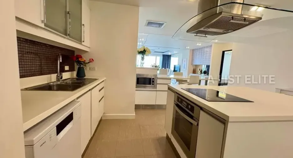 For rent 3 bedrooms condo in Bang Lamung, Chonburi