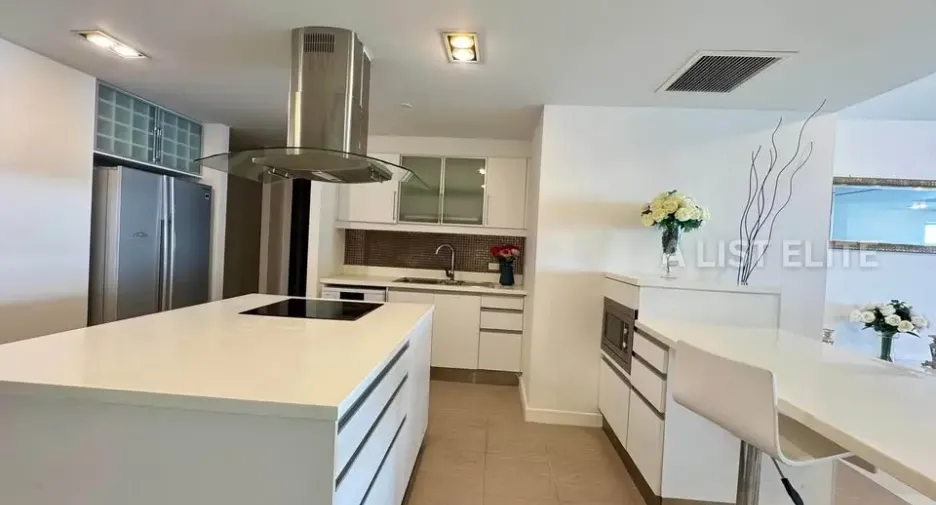 For rent 3 bedrooms condo in Bang Lamung, Chonburi