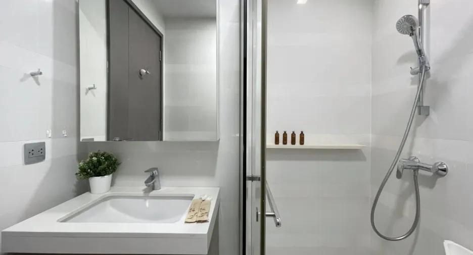 For rent 2 bedrooms condo in Khlong Toei, Bangkok
