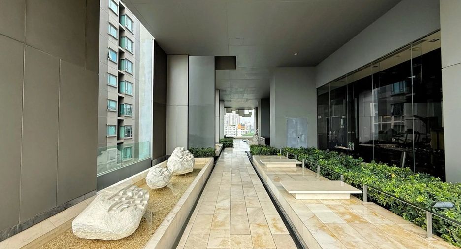 For rent 2 bedrooms condo in Khlong Toei, Bangkok