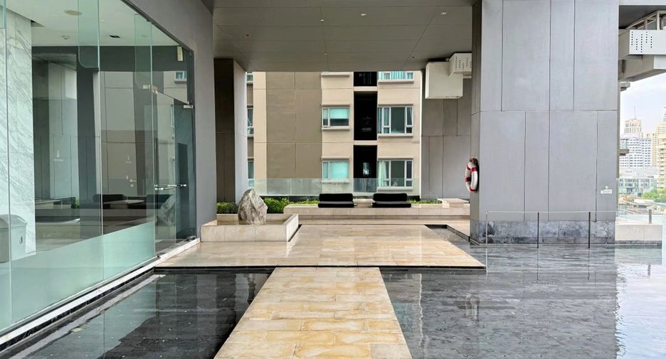 For rent 2 bedrooms condo in Khlong Toei, Bangkok