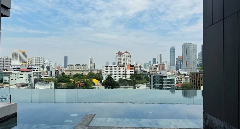 For rent 2 bedrooms condo in Khlong Toei, Bangkok