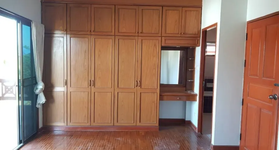 For sale 4 bedrooms house in Hang Dong, Chiang Mai
