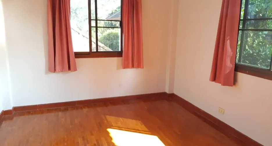 For sale 4 bedrooms house in Hang Dong, Chiang Mai