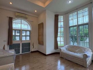 For sale 4 ベッドルーム house in Phra Khanong, Bangkok