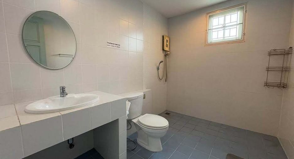 For sale 4 bedrooms house in Phra Khanong, Bangkok