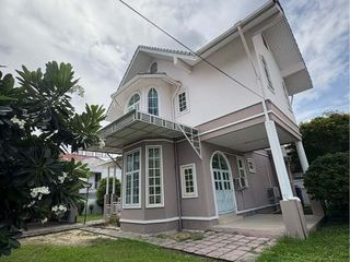 For sale 4 ベッドルーム house in Phra Khanong, Bangkok