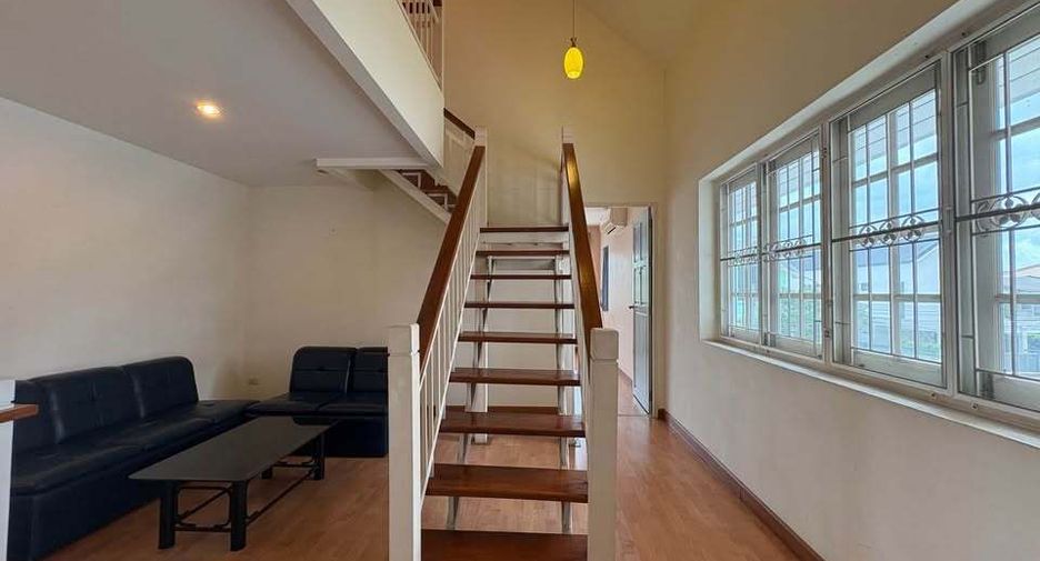 For sale 4 bedrooms house in Phra Khanong, Bangkok