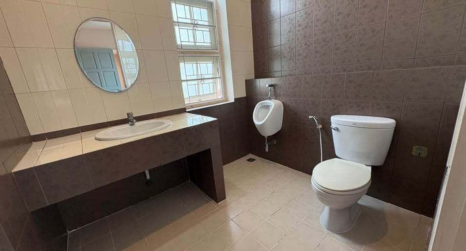 For sale 4 bedrooms house in Phra Khanong, Bangkok