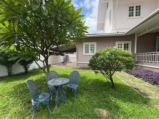 For sale 4 ベッドルーム house in Phra Khanong, Bangkok