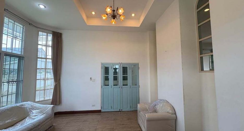 For sale 4 bedrooms house in Phra Khanong, Bangkok