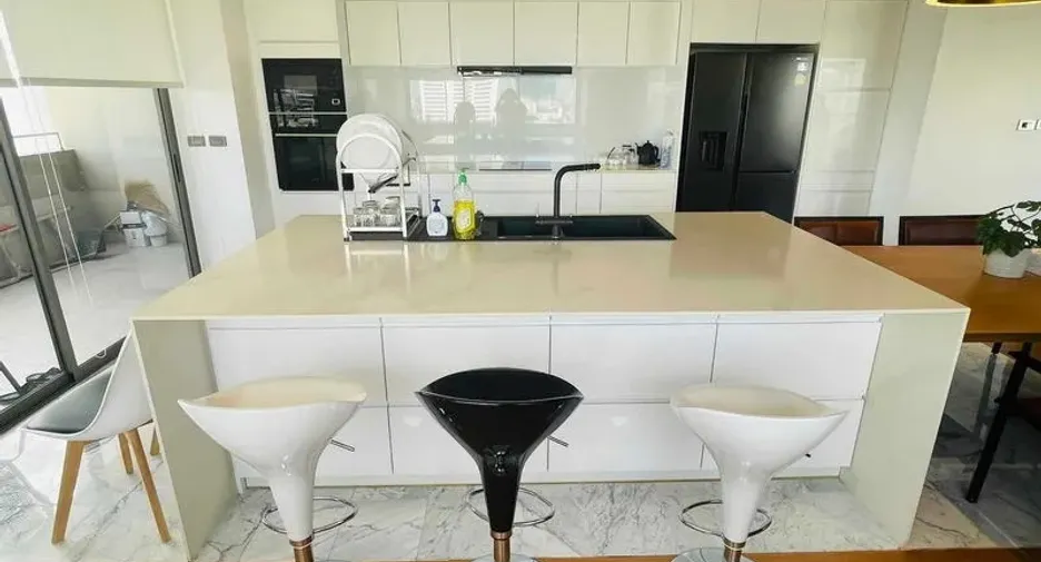 For rent and for sale 4 bedrooms condo in Watthana, Bangkok