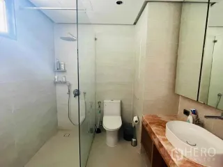 Condo en alquiler y en venta de 4 habitaciones en Watthana, Bangkok