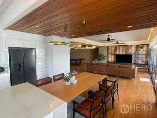 Condo en alquiler y en venta de 4 habitaciones en Watthana, Bangkok