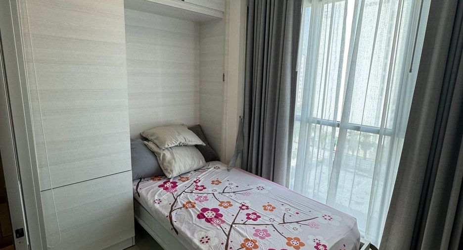 For rent 2 bedrooms condo in Huai Khwang, Bangkok