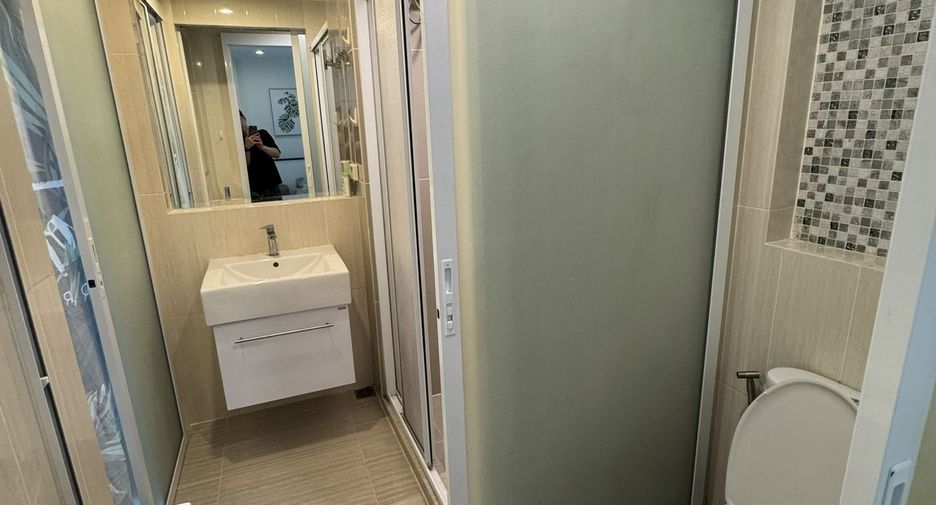 For rent 2 bedrooms condo in Huai Khwang, Bangkok