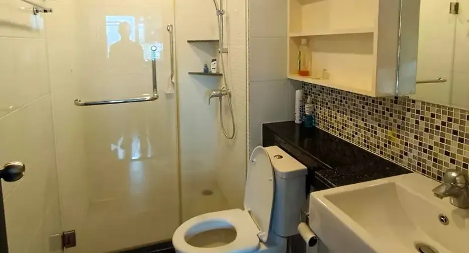 For rent and for sale 1 bed condo in Khlong Toei, Bangkok