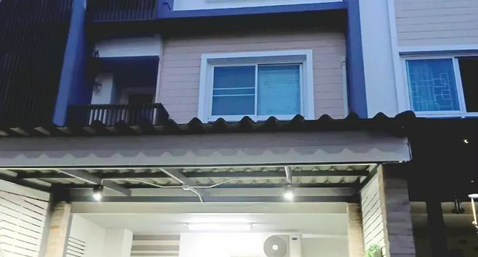 For sale and for rent 4 bedrooms townhouse in Bang Na, Bangkok