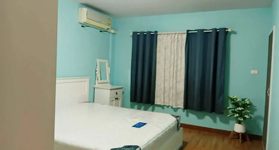 For sale and for rent 4 bedrooms townhouse in Bang Na, Bangkok