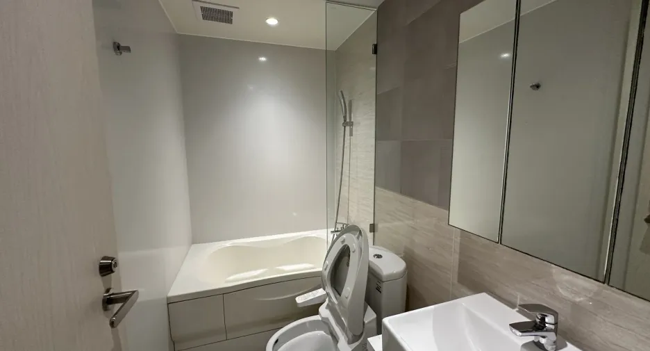 For rent 1 bed condo in Watthana, Bangkok