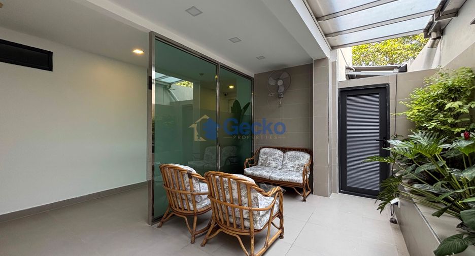 For rent 3 bedrooms condo in Bang Lamung, Chonburi