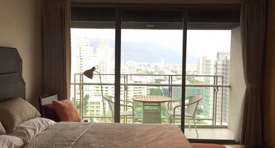 For rent 3 bedrooms condo in Khlong Toei, Bangkok
