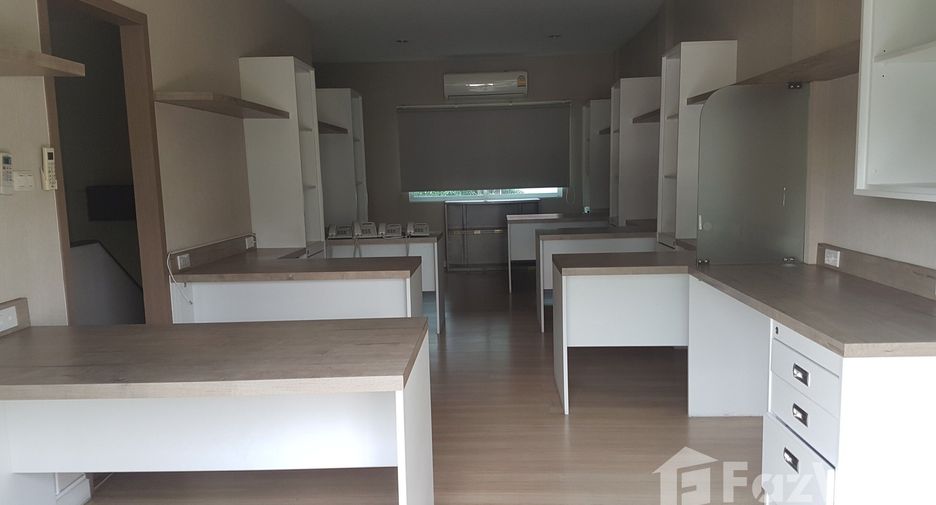 À vendre studio maison de ville à Saphan Sung, Bangkok