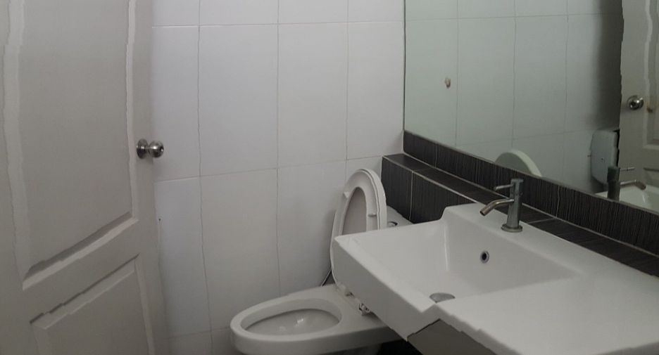 À vendre studio maison de ville à Saphan Sung, Bangkok