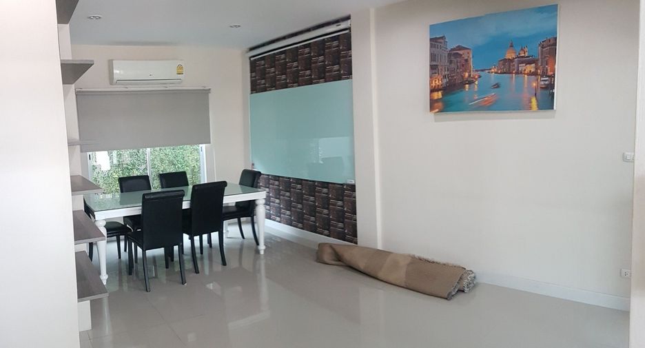 À vendre studio maison de ville à Saphan Sung, Bangkok