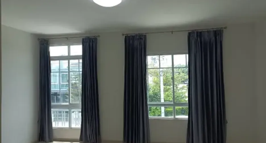 For rent 2 ベッドルーム townhouse in Krathum Baen, Samut Sakhon