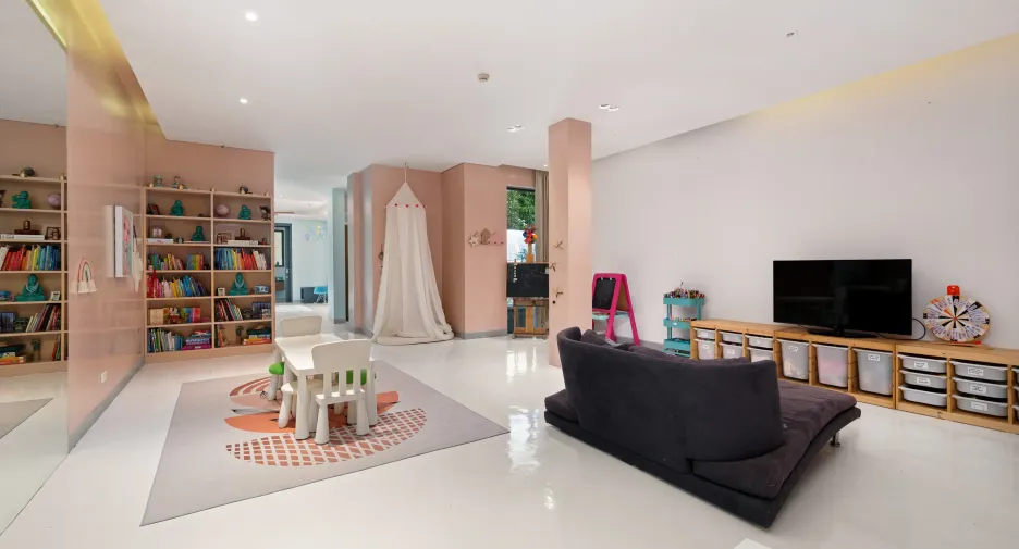 For sale 7 bedrooms villa in Thalang, Phuket