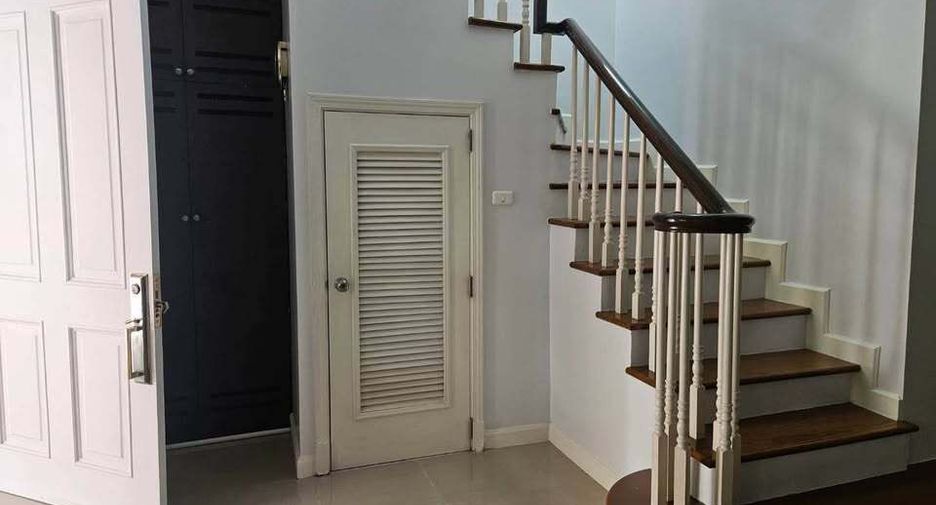 For rent 3 bedrooms house in Bang Na, Bangkok