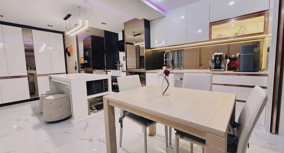 For sale 1 bed condo in Sathon, Bangkok