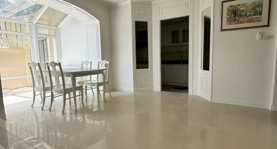 Villa en alquiler de 3 habitaciones en Phra Khanong, Bangkok