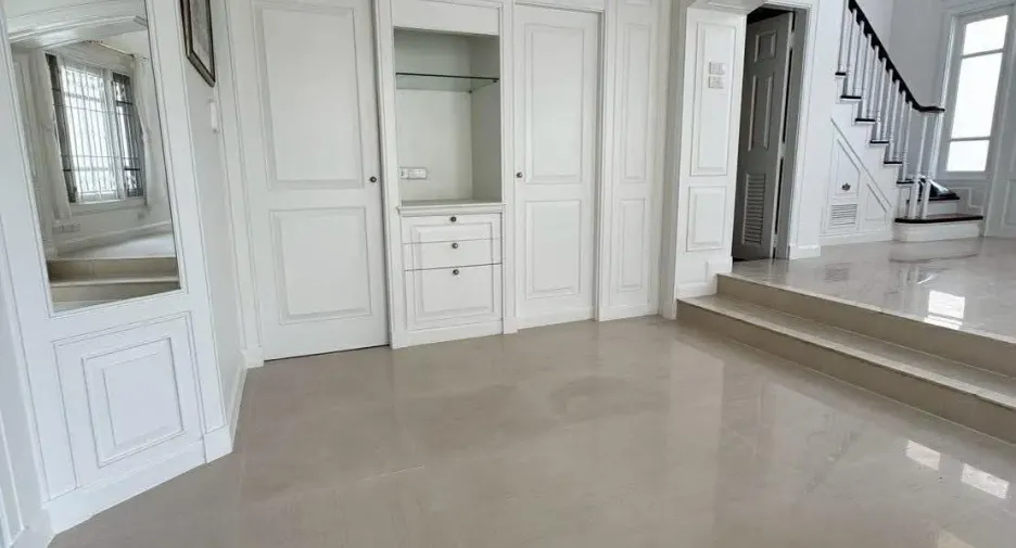 Villa en alquiler de 3 habitaciones en Phra Khanong, Bangkok