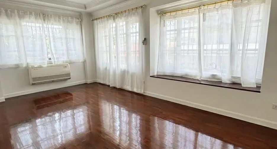Villa en alquiler de 3 habitaciones en Phra Khanong, Bangkok