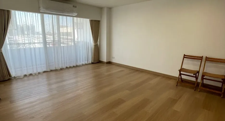 For sale 1 bed condo in Yan Nawa, Bangkok
