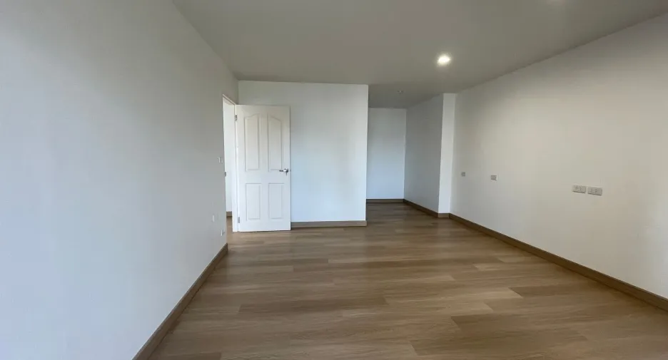 For sale 1 bed condo in Yan Nawa, Bangkok