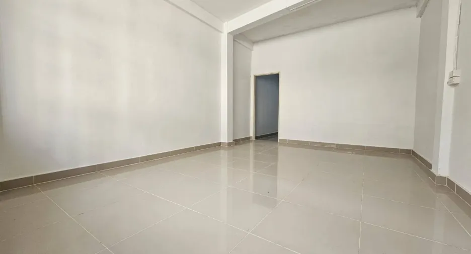 For sale and for rent 4 bedrooms retail Space in Bang Kho Laem, Bangkok
