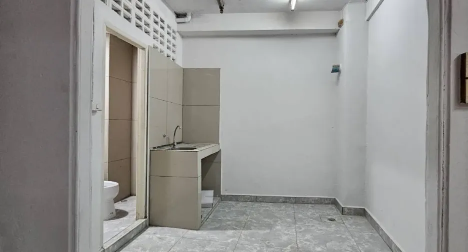 For sale and for rent 6 bedrooms retail Space in Bang Kho Laem, Bangkok