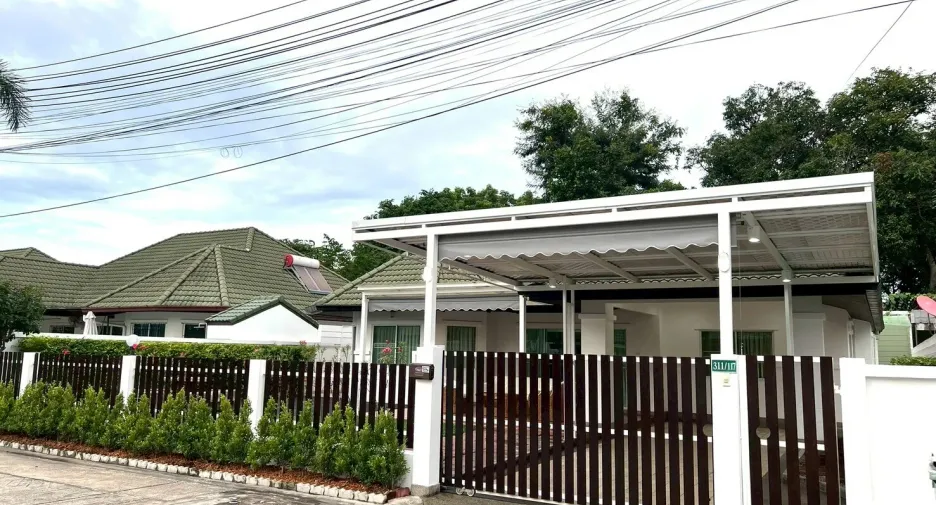 À vendre et à louer 3 chambres villa à Bang Lamung, Chonburi