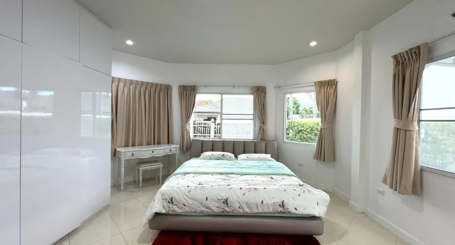 À vendre et à louer 3 chambres villa à Bang Lamung, Chonburi