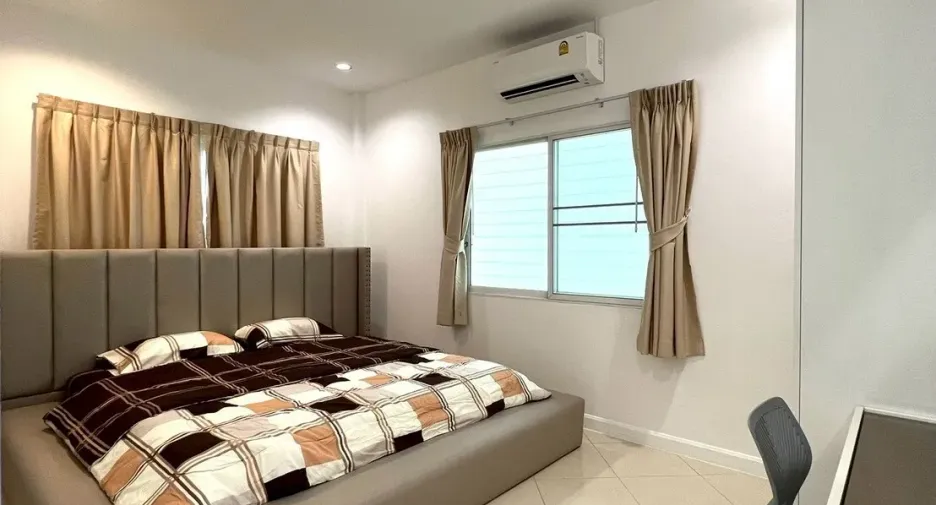 À vendre et à louer 3 chambres villa à Bang Lamung, Chonburi