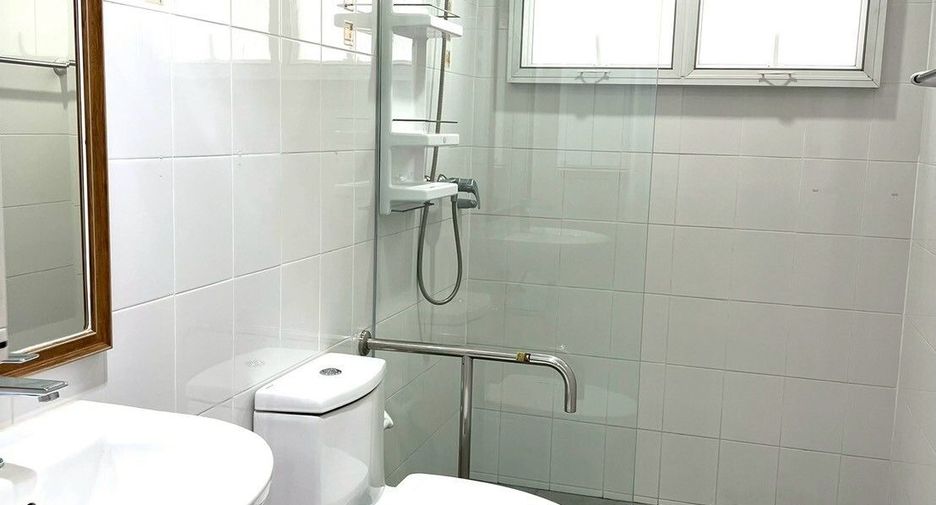À vendre et à louer 3 chambres villa à Bang Lamung, Chonburi