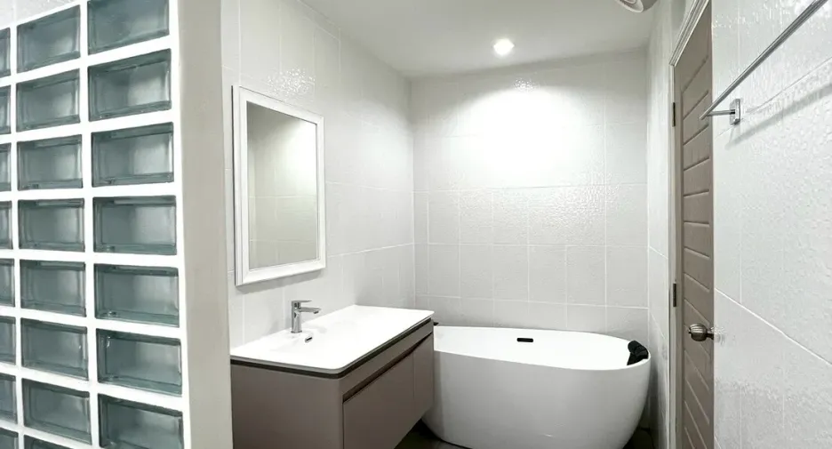 À vendre et à louer 3 chambres villa à Bang Lamung, Chonburi