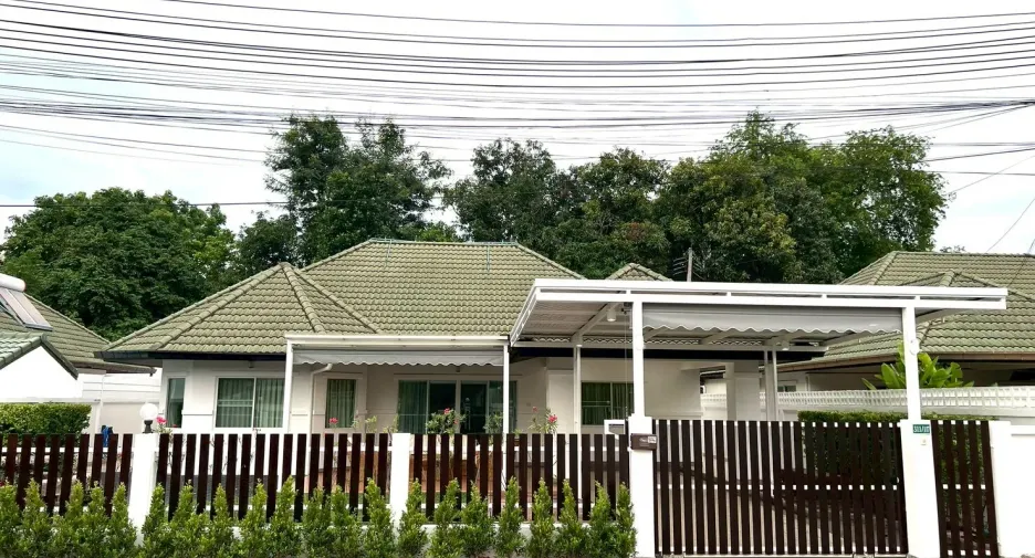 À vendre et à louer 3 chambres villa à Bang Lamung, Chonburi