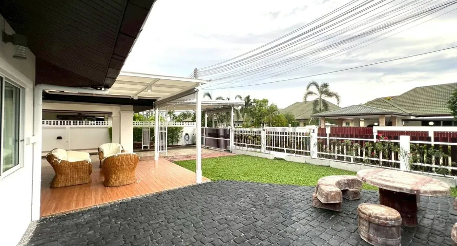 À vendre et à louer 3 chambres villa à Bang Lamung, Chonburi