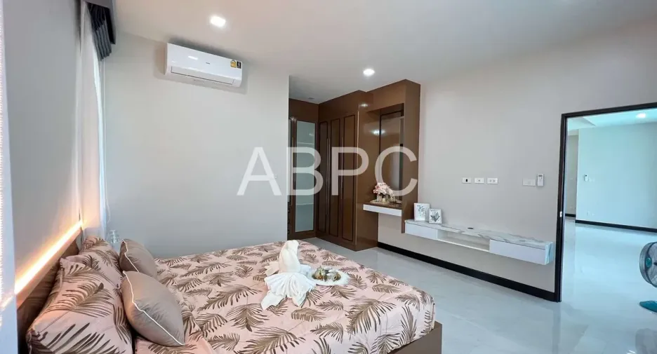 For rent and for sale 4 bedrooms house in Huay Yai, Pattaya