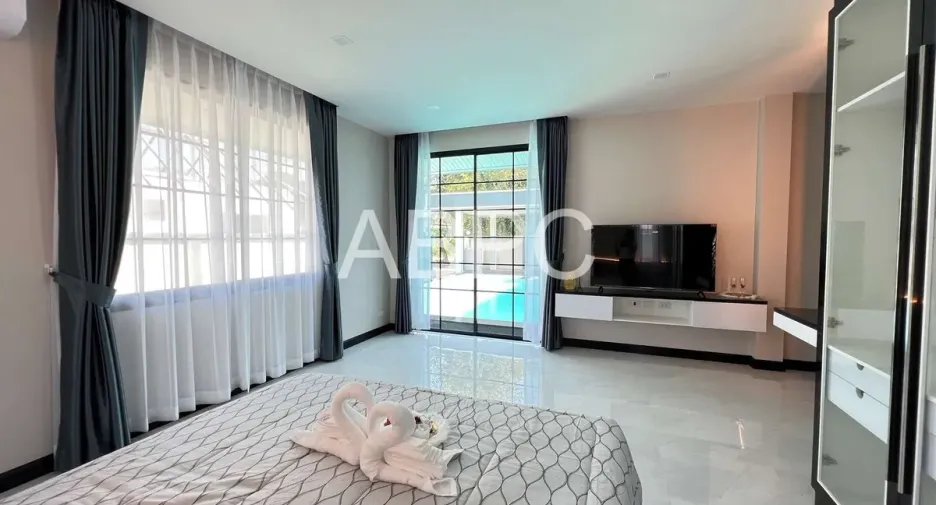 For rent and for sale 4 bedrooms house in Huay Yai, Pattaya