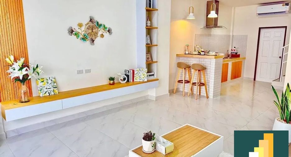 Casa adosada en venta de 2 habitaciones en Bang Lamung, Chonburi